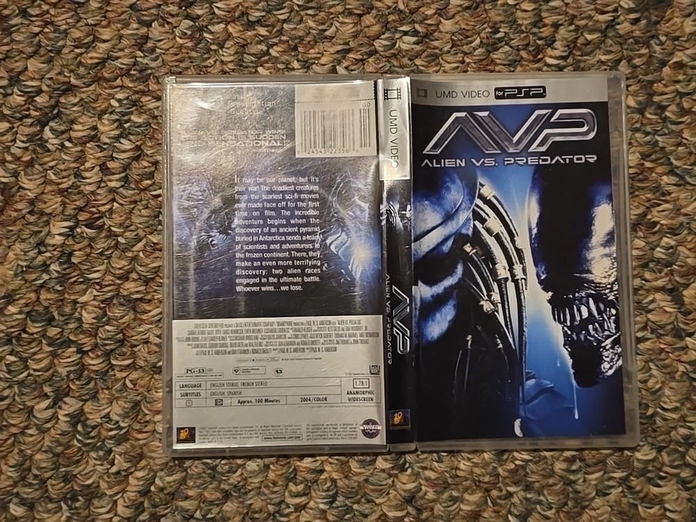 Alien Vs Predator (Uni Media Disc, 2004) CASE AND DISC