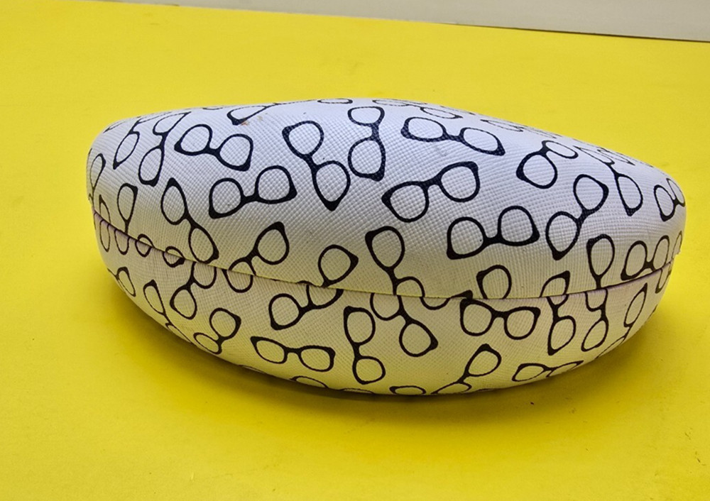JESSICA MCCLINTOCK HARD EYEGLASS CASE
