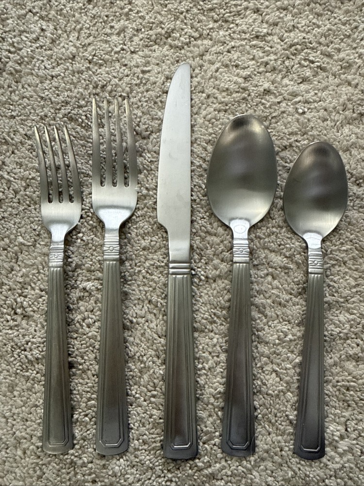 29-pc Unbranded 18/0 Stainless China Flatware EUC Heavy, High Quality Fork Spoon