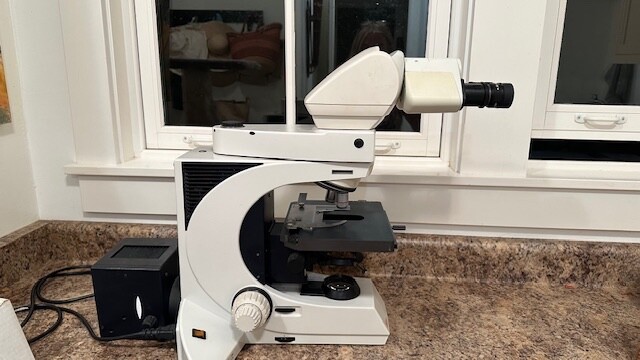 Leica Microscope DMLB W/ two objectives