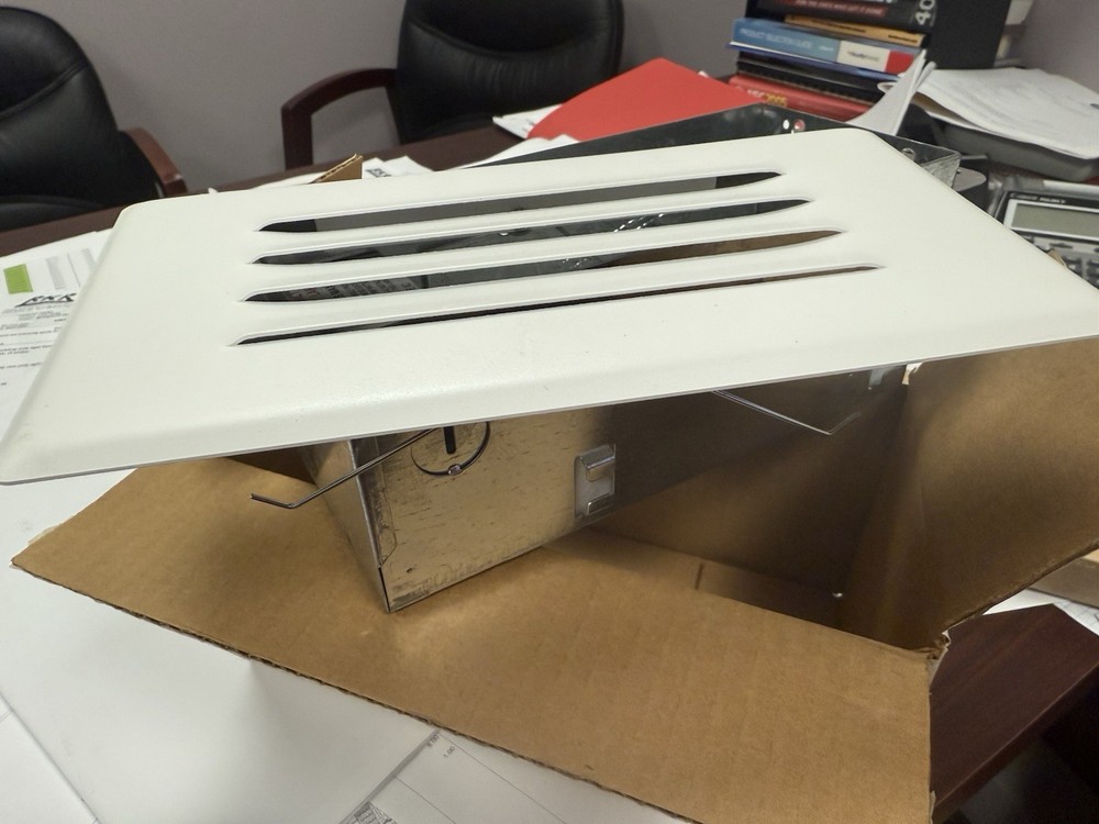 LITHONIA WHITE IC/NON-IC STEP LIGHT # SL1