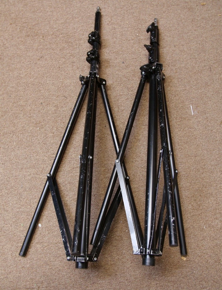 2PCS Generic Light stands 9.5ft spring loaded