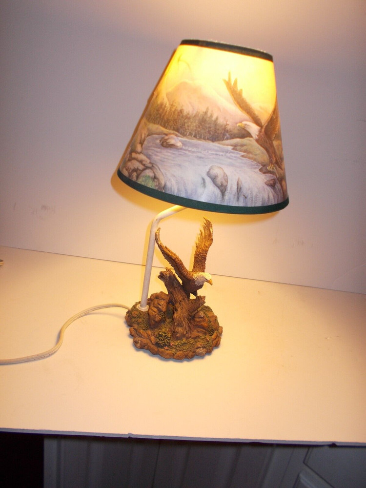 NIGHT LIGHT WITH EAGLE FIGURE