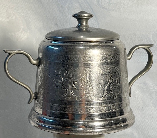 Vtg. Sugar bowl Silver Plated covered Engraved double handle