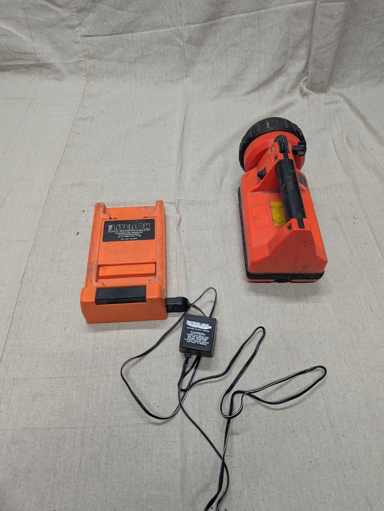 Streamlight LiteBox EMS Firefighter Flashlight With Charger