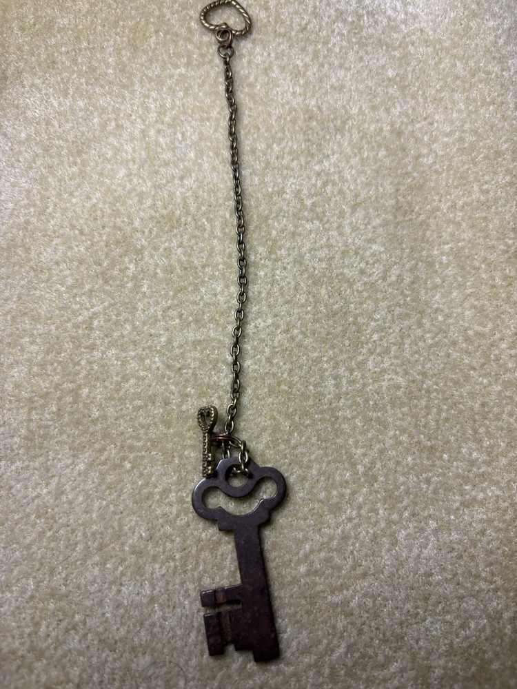 Skeleton Key Pendulum Heart Charm Vintage Style Divination Tool
