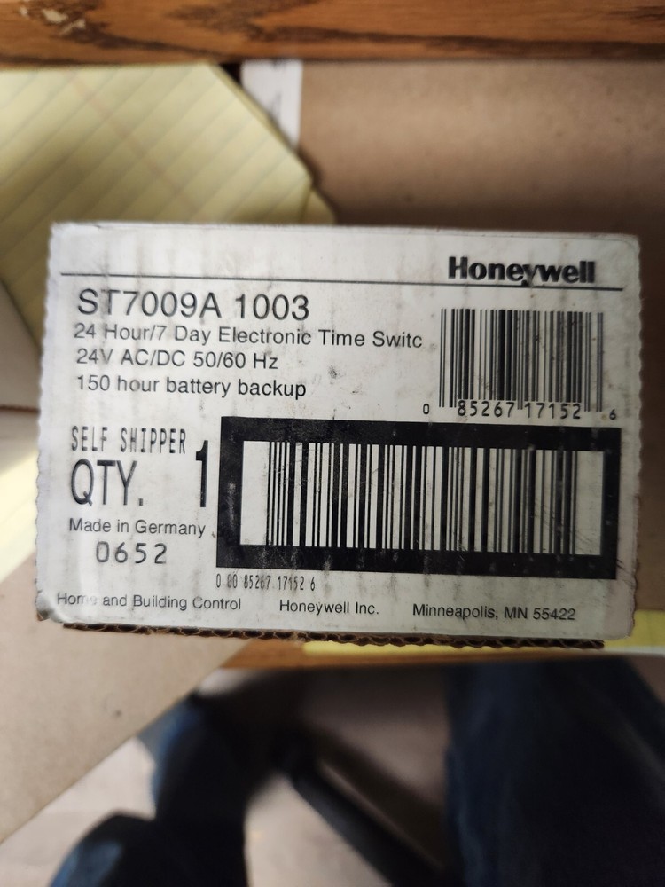 Honeywell ST7009A1003 24 Hour / 7 Day Electronic Timeswitch New Old Stock
