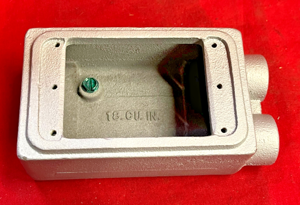 APPLETON FSS-1-50 MALLEABLE IRON DEVICE BOX SIZE: 1/2"
