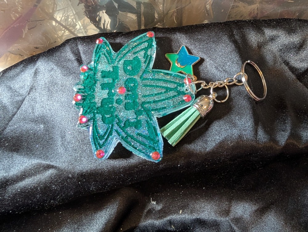 Hippy like keychain or purse pull