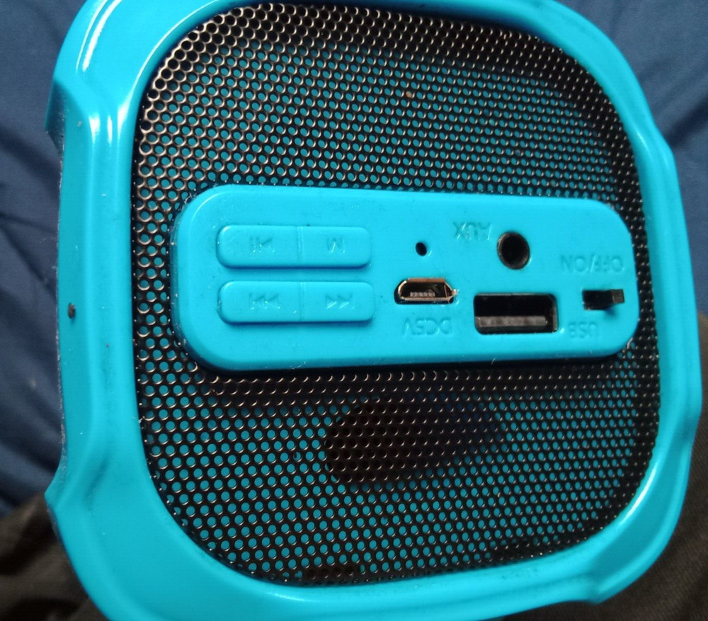 AXESS PERSONAL BlUETOOTH MEDIA SPEAKER RECHARGEABLE LITHIUM BATTERY MICRO SD