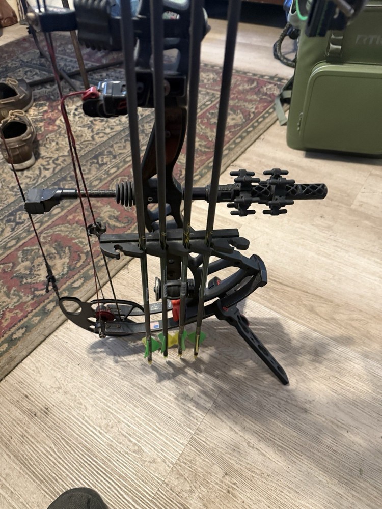 Bowtech Insanity cpx rt hand 60 pounds great bow