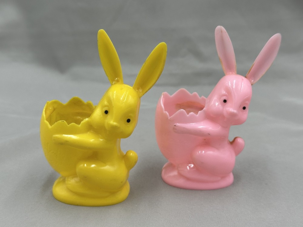 c 1950 ROSBRO Egg EASTER BUNNY Rabbit CANDY CONTAINER Toy Hard Plastic Vintage