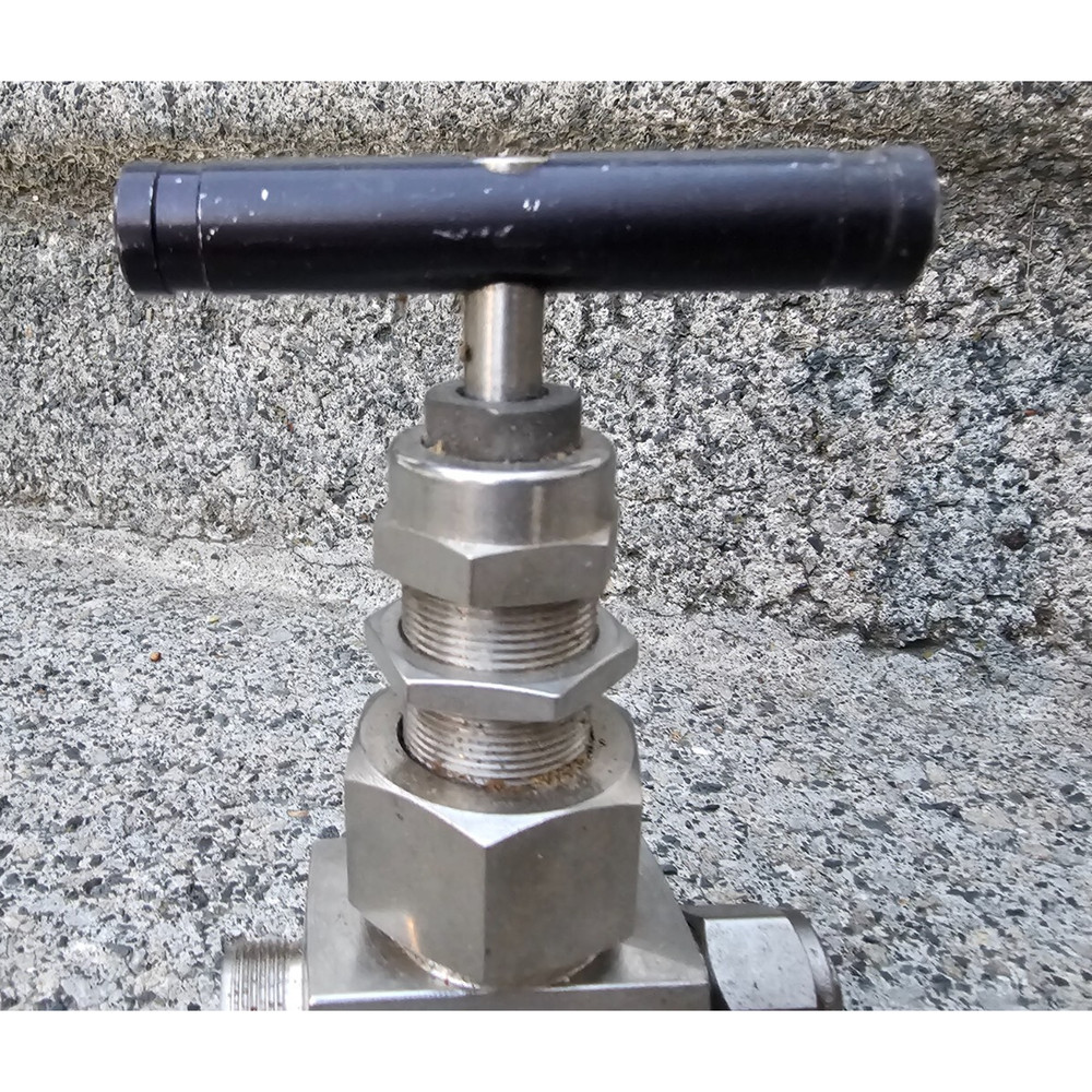 Whitey SS-12NBS8-G Manual Stainless Needle Valve 6000psi Disc STE3