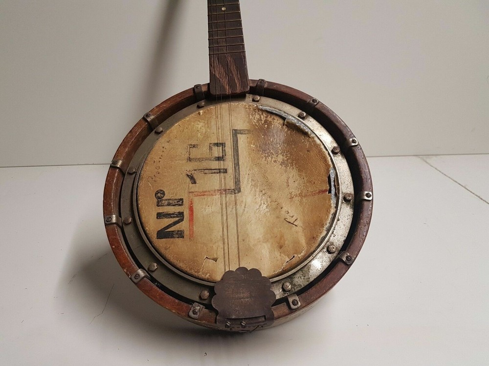 VINTAGE 4 STRING BANJO