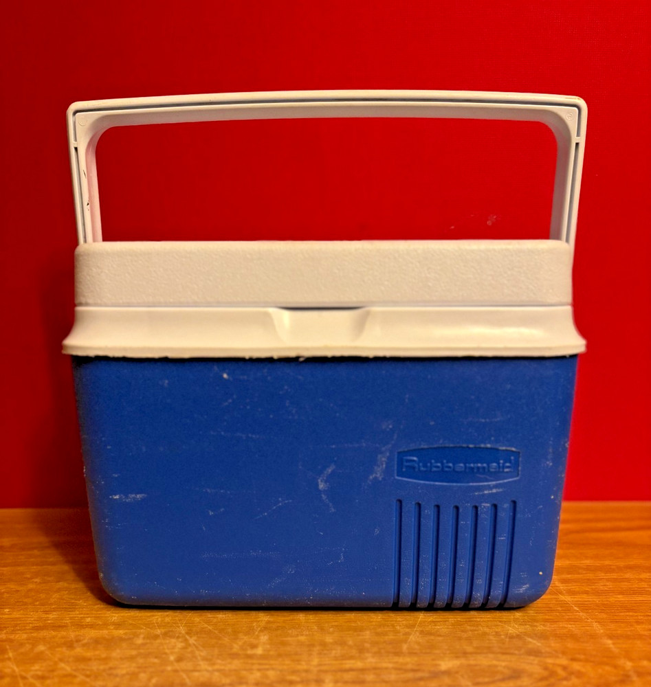 Rubbermade Personal Size Cooler Model 2905