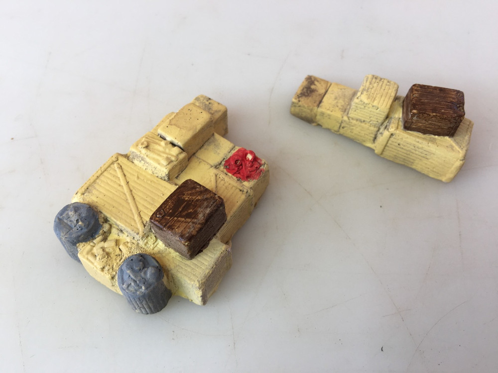 2 Weathered Ceramic Painted Boxes and Barrels  HO Scale Trains