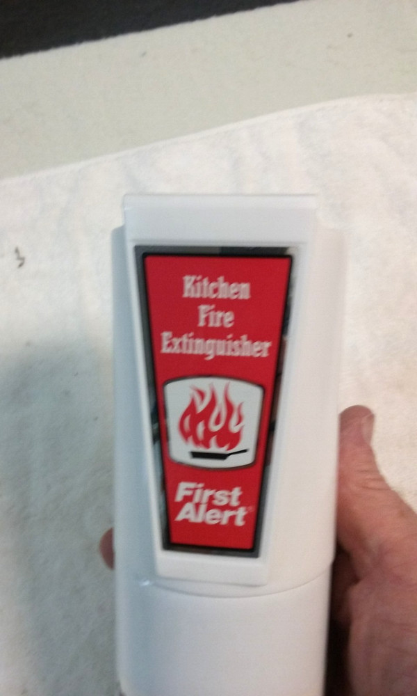 First Alert Kitchen Fire Extinguisher KFE2S5 Tested Fully Charged