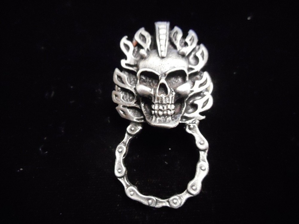 BIKER PIN ******* DEVIL HEAD ON FIRE ******* GREAT PIN PEWTER HOLDS SUNGLASSES