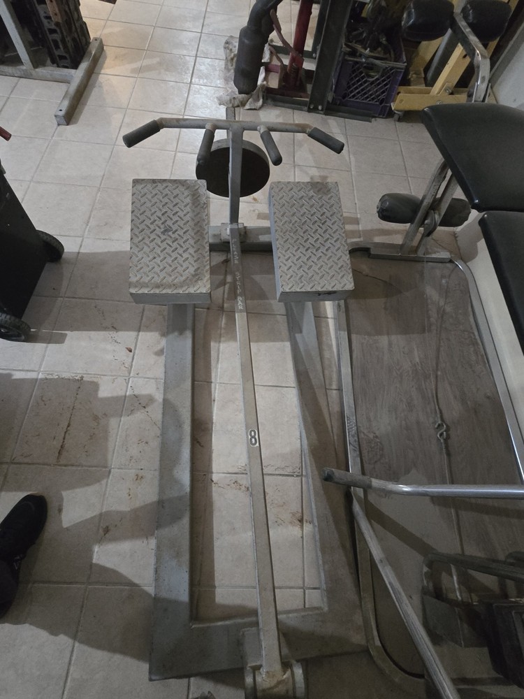 T bar row machine, vintage equipment