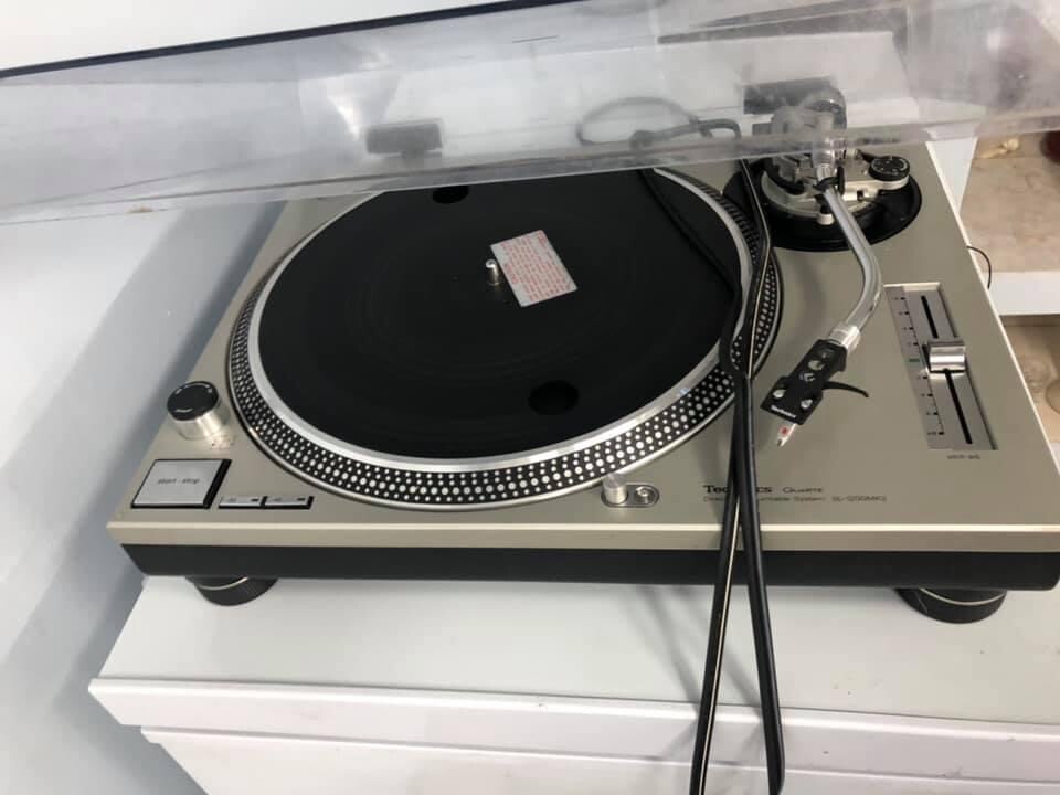 vintage technics turntable 1200
