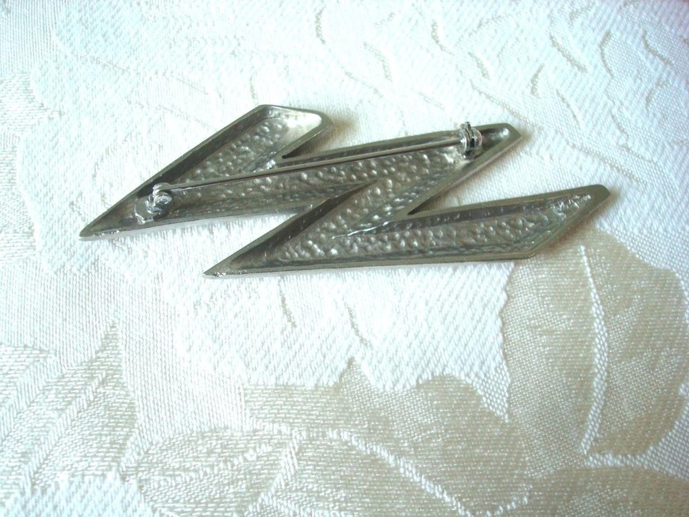 Silver Tone Zigzag Pin Brooch KJ