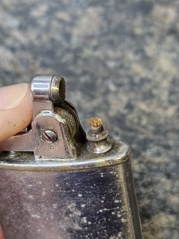 Vintage Ronson "Standard" Lighter (Lot 103)