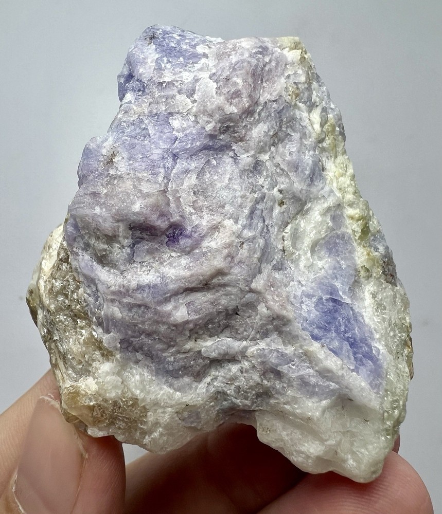 98 Gr. Superb Fluorescent Phosphorescent Tenebrecent Hackmanite Crystals