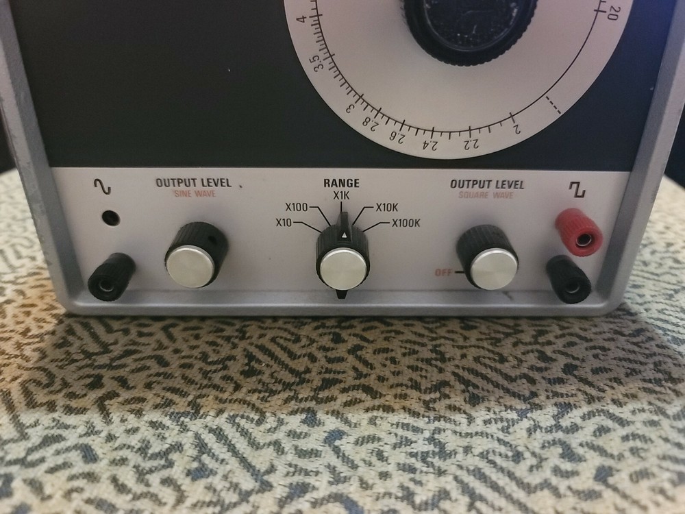 EICO Solid State Fet Sine/Square Wave Generator 379