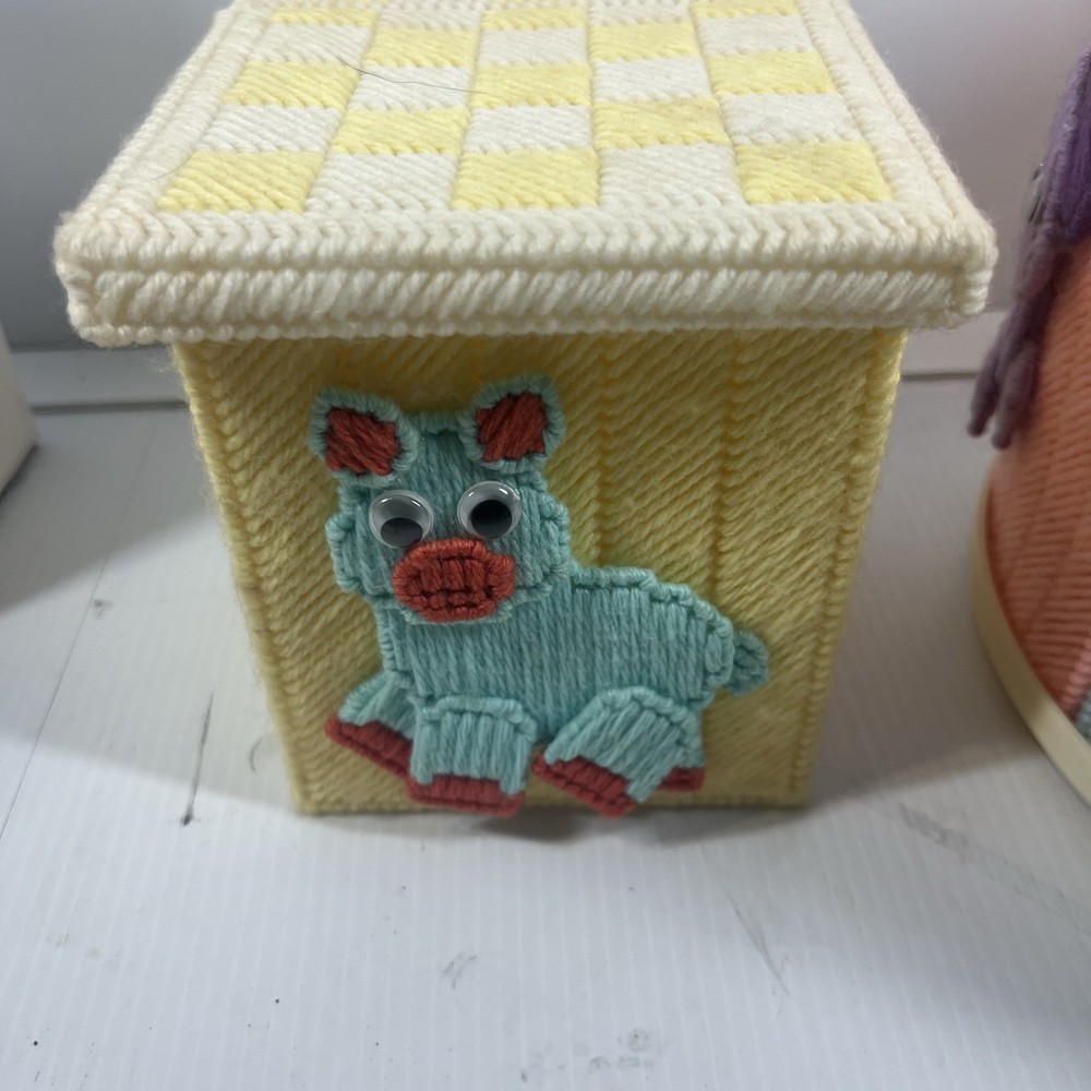 Vintage Handmade YARN Needlepoint Tissue Box Holder Plastic 4 Spinning Container