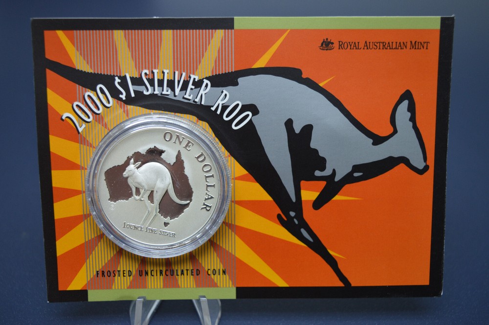 2000 AUSTRALIA $1 KANGAROO - 1oz Silver coin ON CARD