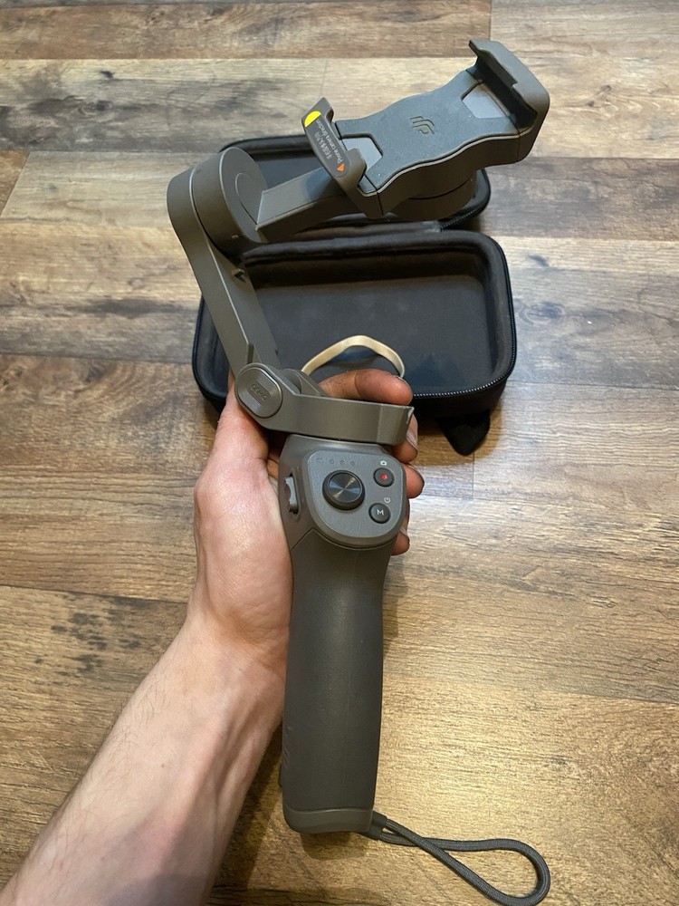 DJI Osmo Mobile 3 - Gimbal Stabilizer
