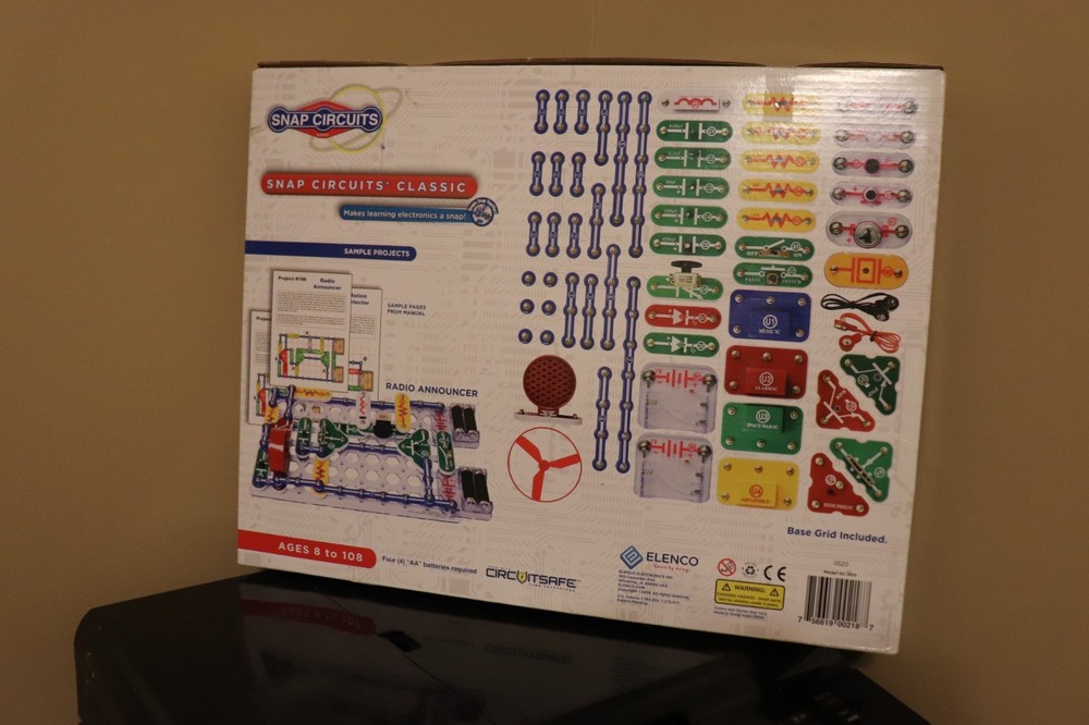 Snap Circuits Classic SC-300 Electronics Exploration Kit Over 300 Projects NEW
