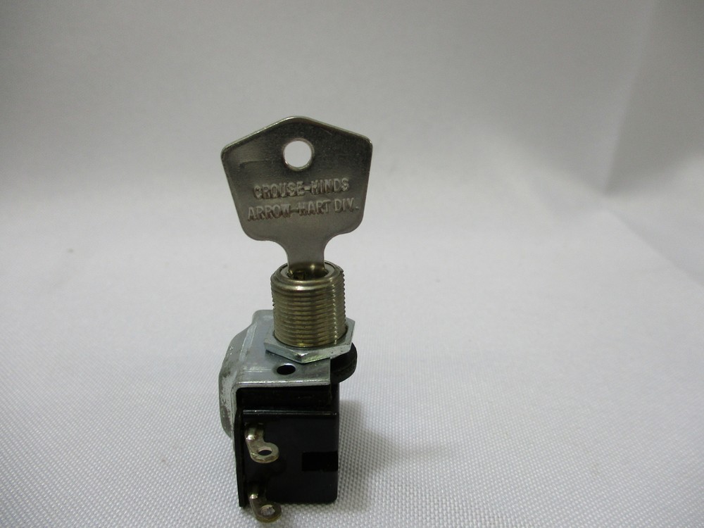 CROUSE-HINDS B672 KEY SWITCH ON-OFF 3A 250V