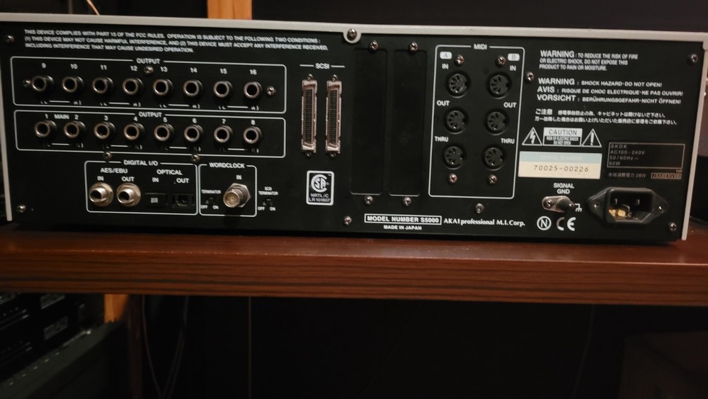 AKAI S5000 sampler with floppy emulator and external SCSI drive