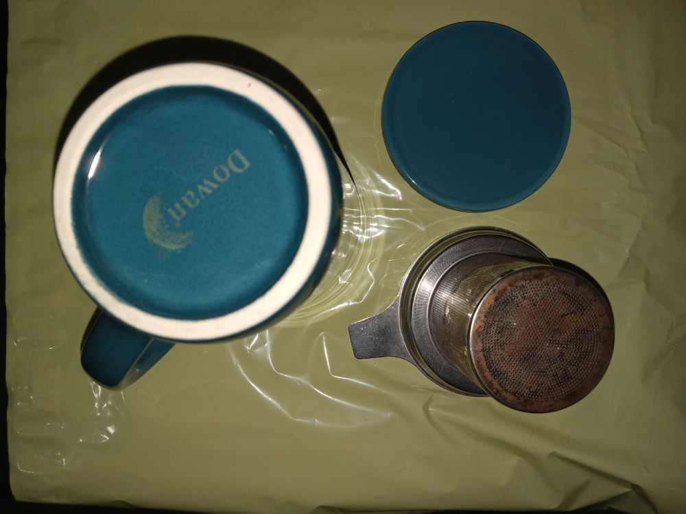large blue tea cup with lid and infuser ~ 16 oz