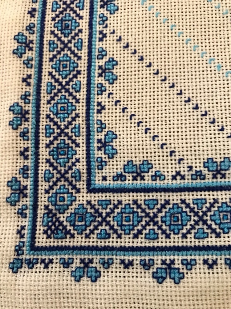HANDMADE NAPKIN EMBROIDERED WITH TRDITIONAL UKRANIAN FOLK DESIGN