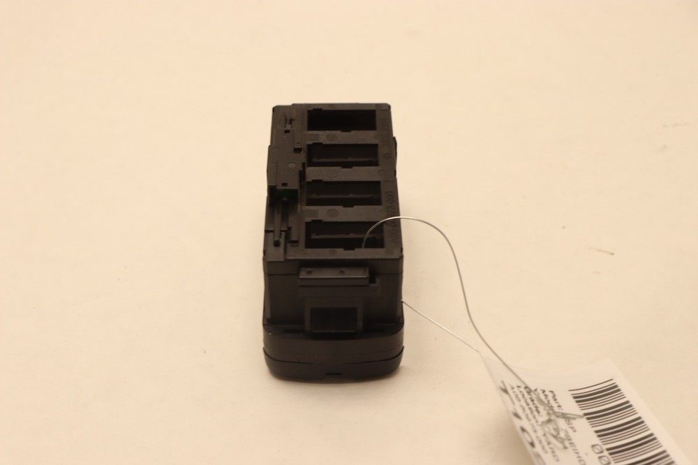 2008-2017 FREIGHTLINER CASCADIA 125 DASHBOARD EMPTY SWITCH BEZEL PANEL OEM