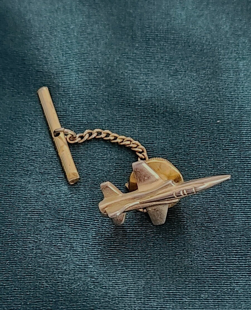 Jet plane tie pin with chain