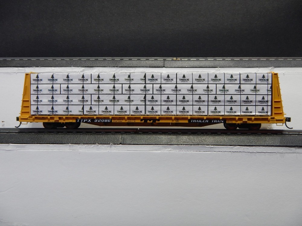 Solid Wood Wrapped Lumber Load for HO Scale 68 Foot Bulkhead Flat Car