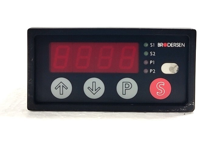 BRODERSEN UDC-32 DIGITAL PANEL CONTROLLER