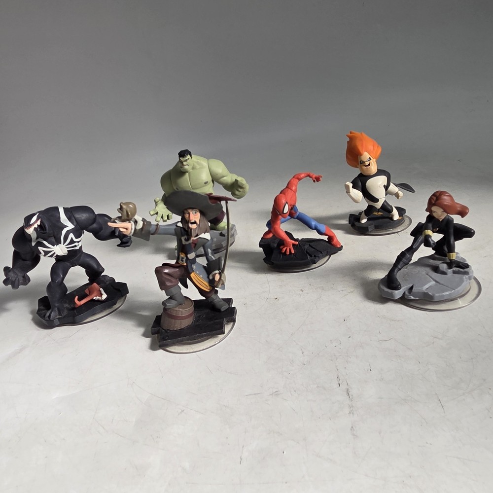 Disney Infinity Bundle of 6 Figures Untested, Slight damage to one