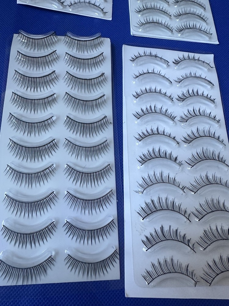 #A19 Lot of false eyelashes