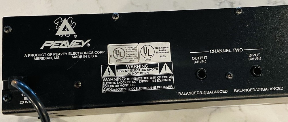 PEAVEY..Q-215...Professional EQ 16 band Graphic Equalizer