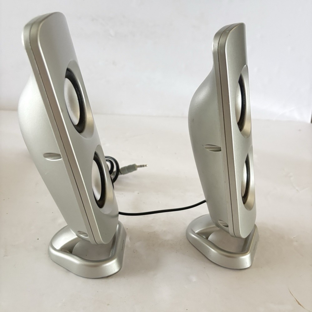 Insignia Desktop Computer Speakers USB Powered 3.5mm AUX Dual Driver Silver