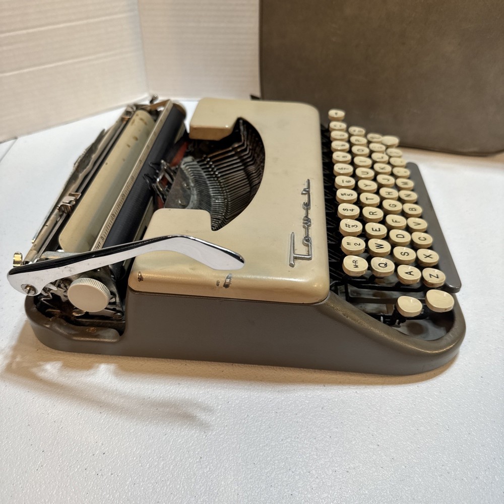 Typewriter Tower Chieftain III Beige Sears Model 871.1000 w/ Case