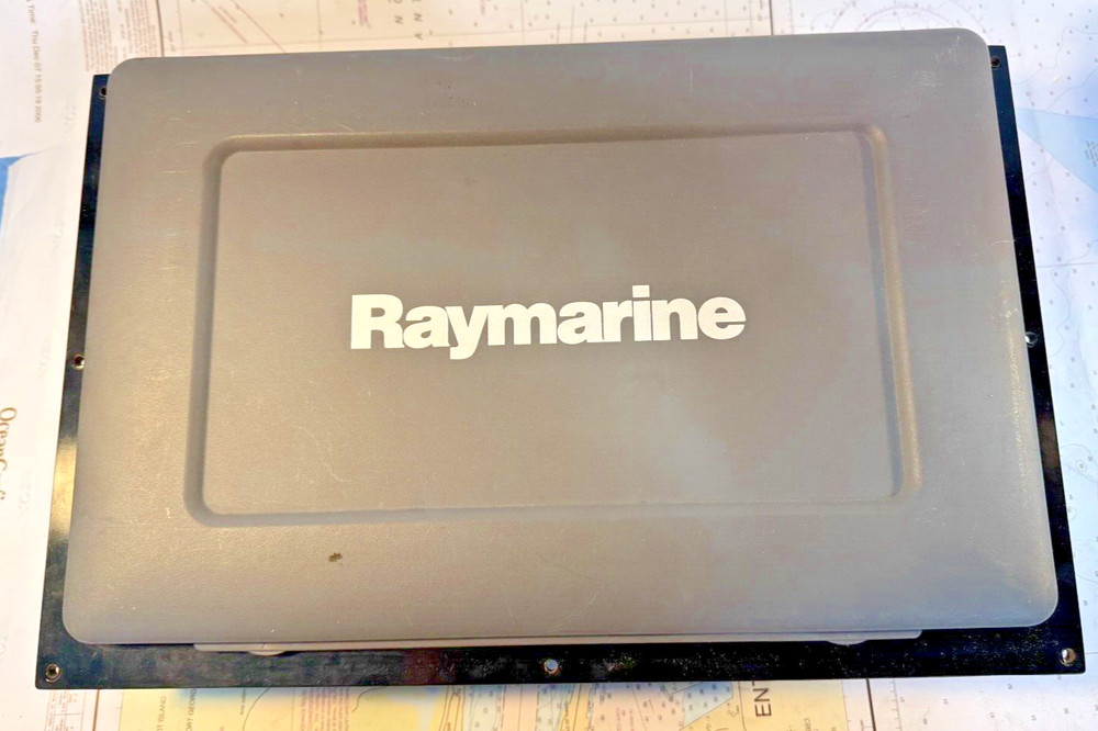 Raymarine C120W E62113 12" MFD FishFinder Radar GPS Chartplotter Display!!!