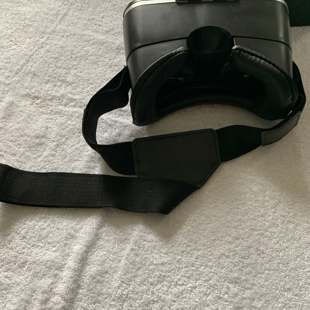 VR Shinecon Virtual Reality Headset In Box Not Tested.