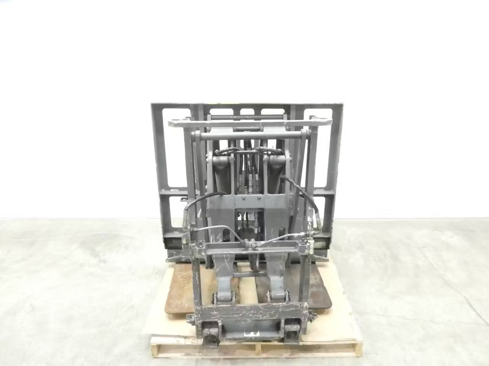 Cascade 35E-C5-168-C38 Push/pull Palletless Slipsheet Forklift Attachment
