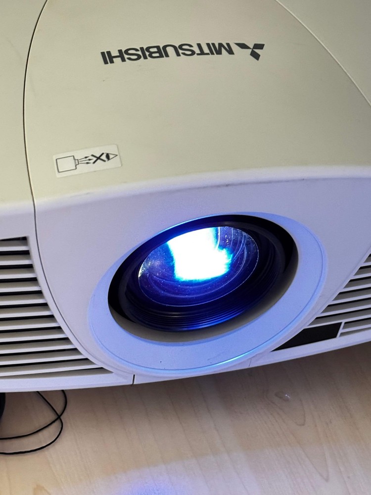 Mitsubishi XD3200U DLP Projector White