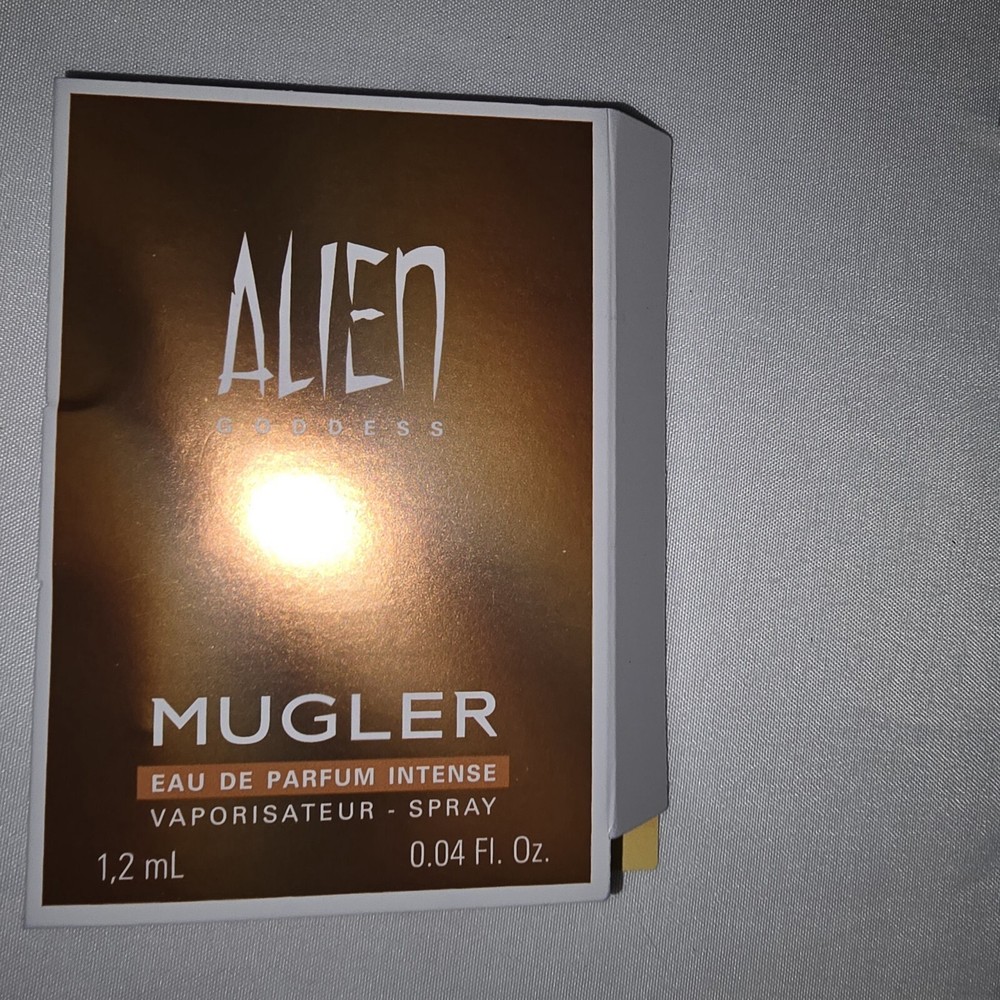 🆕🆕Mugler Cosmetic / Makeup Bag / Clutch & Samples - Gift